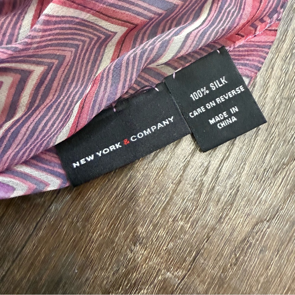 Silk patterned scarves - Picture 5 of 5